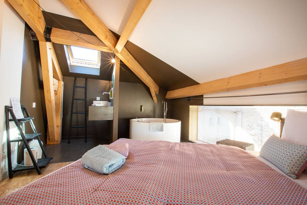Comfort Double or Twin Room (Baco) | Premium bedding, desk, blackout drapes, iron/ironing board (on request)