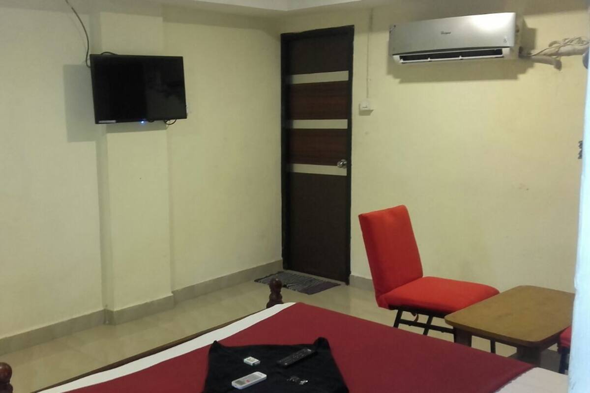 Iron/ironing board, rollaway beds, free WiFi, bed sheets