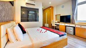 Luxury-Doppelzimmer, 1 Queen-Bett, Nichtraucher, Badewanne | Hochwertige Bettwaren, Minibar, Zimmersafe, Schreibtisch