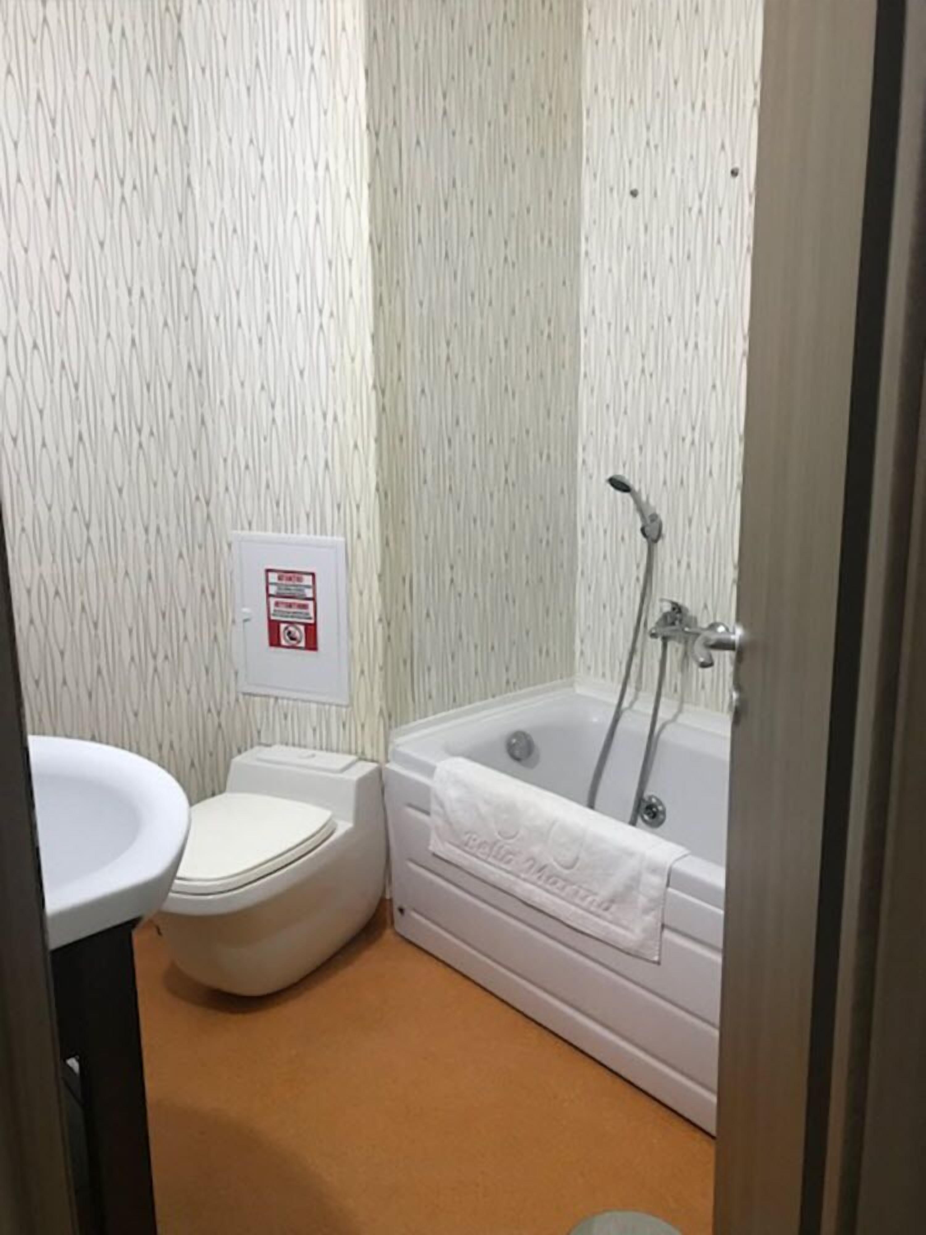 Apartment (VIP) | Bathroom | Deep soaking tub, free toiletries, hair dryer, bathrobes