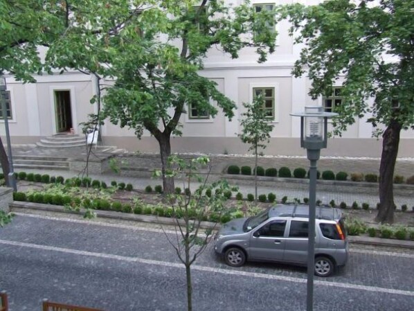 Apartment, 1 Double Bed with Sofa bed, Non Smoking | Street view