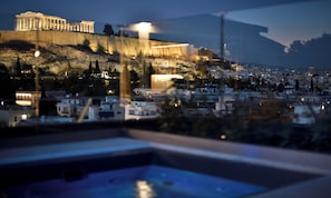 Outdoor spa tub - Karyatis Luxury Maisonette by K&K (Athens)