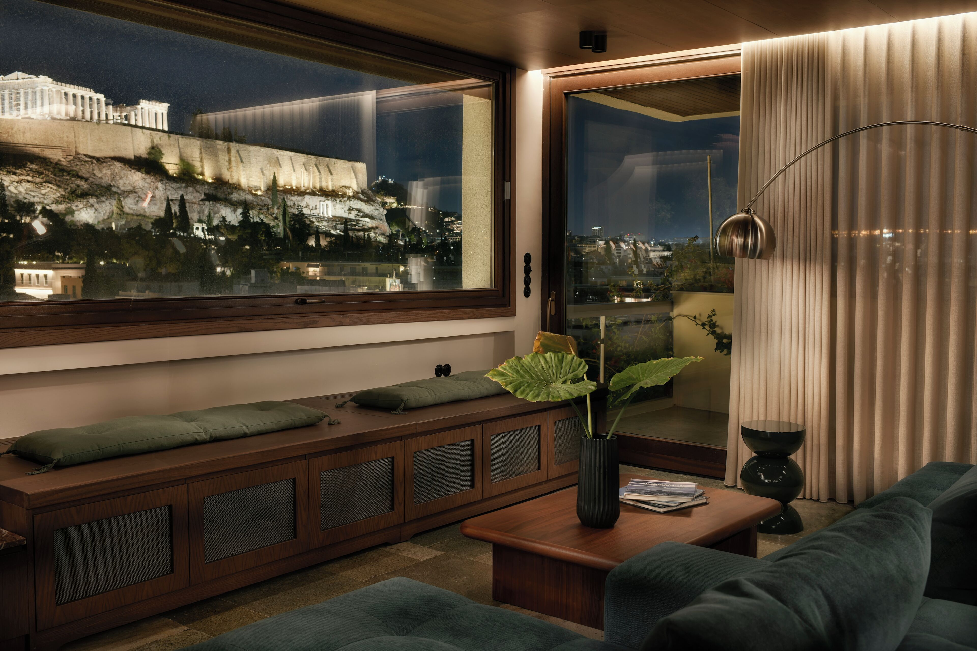 Luxury Duplex, 3 Bedrooms, Hot Tub | Living area | Flat-screen TV