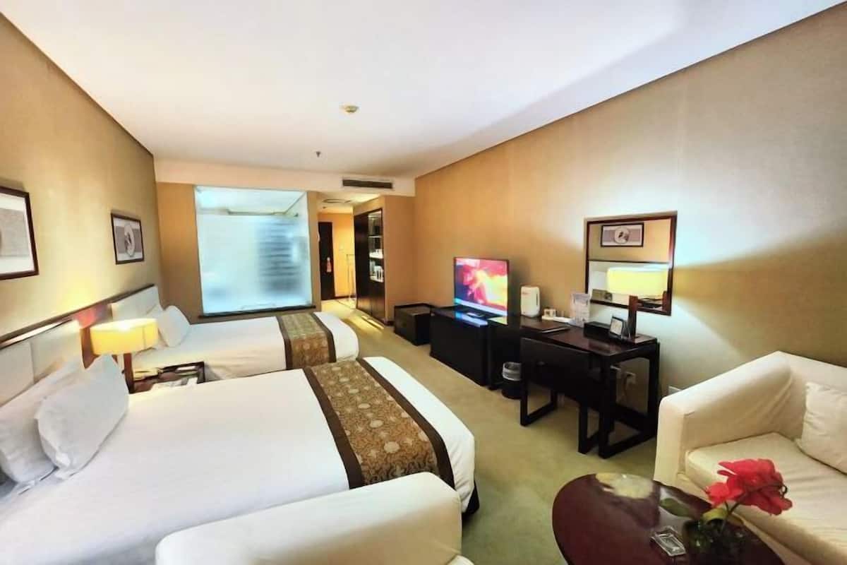 ミニバー、セーフティボックス (室内)、デスク、遮光カーテン