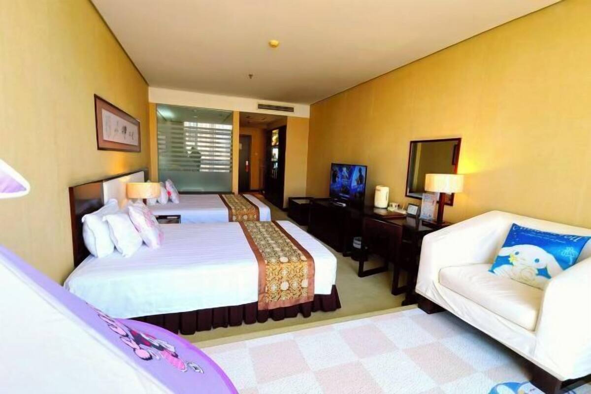 Minibar, caja fuerte, escritorio y cortinas opacas