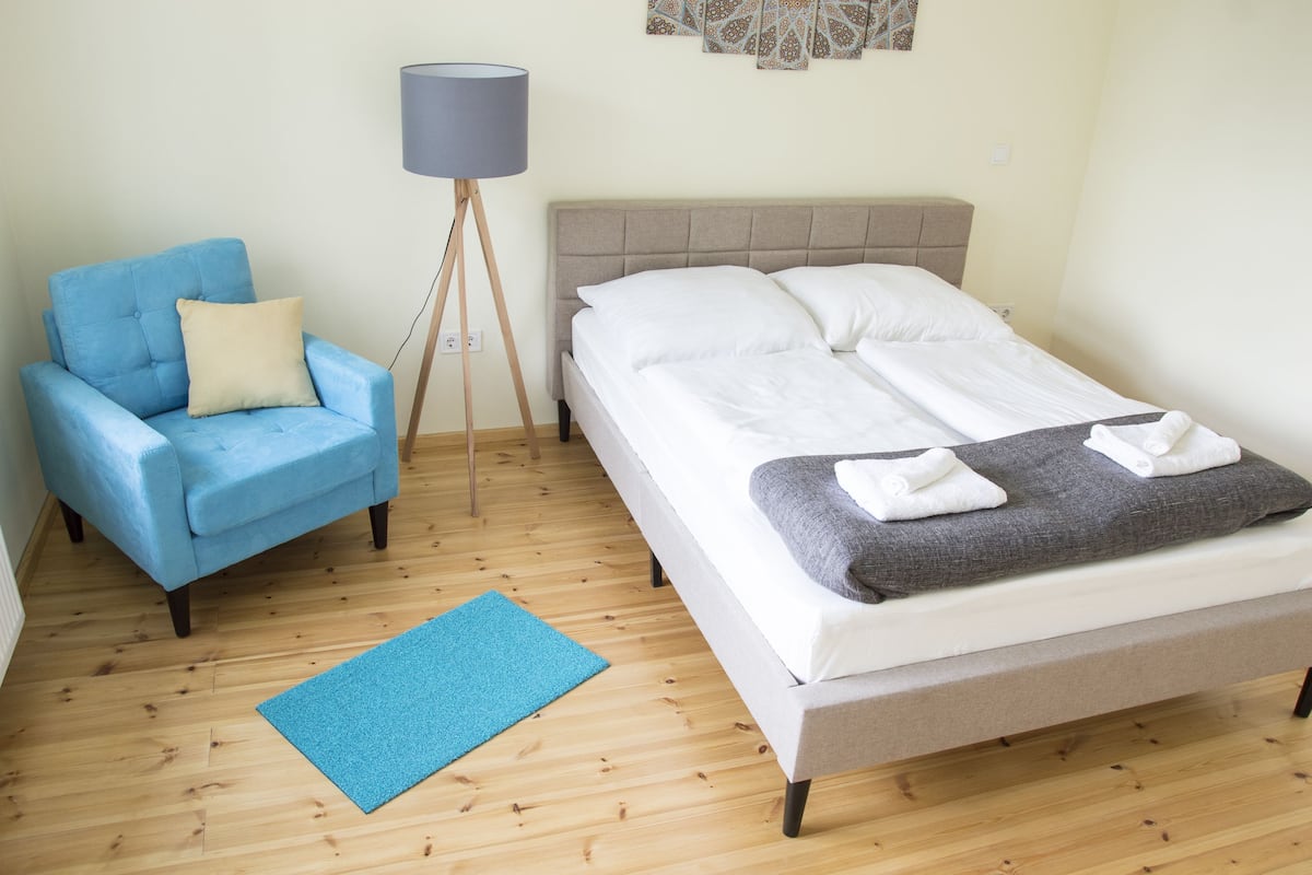 Exclusief appartement, 1 slaapkamer | 1 slaapkamer, een strijkplank/strijkijzer, gratis wifi, beddengoed