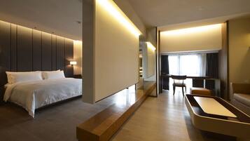 1 bedroom, premium bedding, minibar, in-room safe
