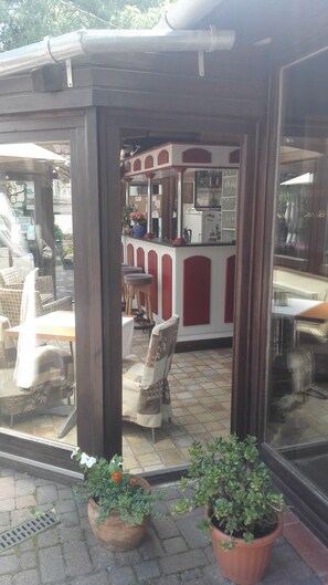Bar (on property) - Hotel Viktória Vendégház (Balatonalmadi)