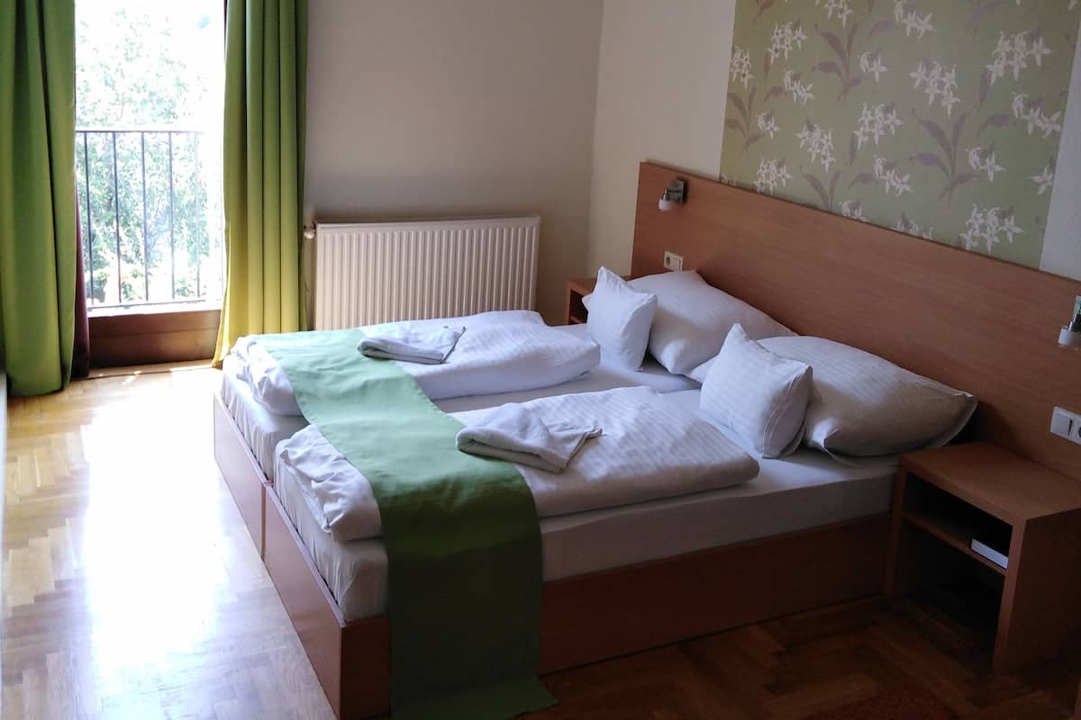 Basic Double Room, 1 Double Bed | In-room safe, free WiFi, bed sheets