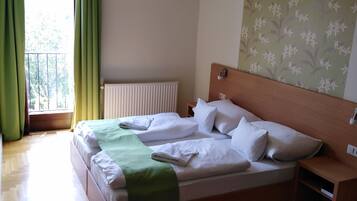 Basic Double Room, 1 Double Bed | In-room safe, free WiFi, bed sheets