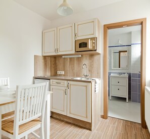 Design Apartment | Private kitchen | Fridge, microwave, espresso maker, electric kettle - Barackvirág Apartmanház (Tihany)