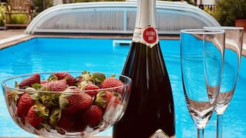 Seasonal outdoor pool, pool umbrellas, sun loungers