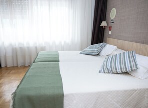 Double or Twin Room, 1 Double or 2 Single Beds | Free WiFi, bed sheets - Hotel  El Molinon (Cangas del Narcea)