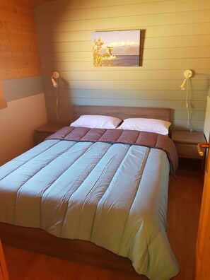 Chalet, 2 Bedrooms (4P) | 1 bedroom, blackout curtains, free WiFi, bed sheets - Residence Casa Del Torrente (Ota)
