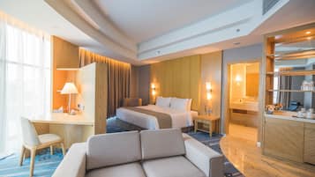 Suite ejecutiva | Ropa de cama de alta calidad, minibar, caja fuerte
