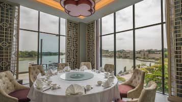 2 Restaurants, Frühstück, Mittagessen, Abendessen, chinesische Küche