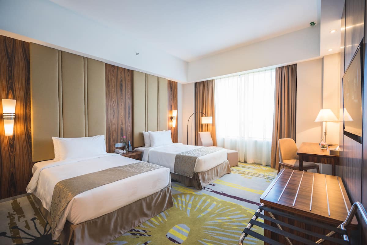 Premium bedding, minibar, in-room safe, desk