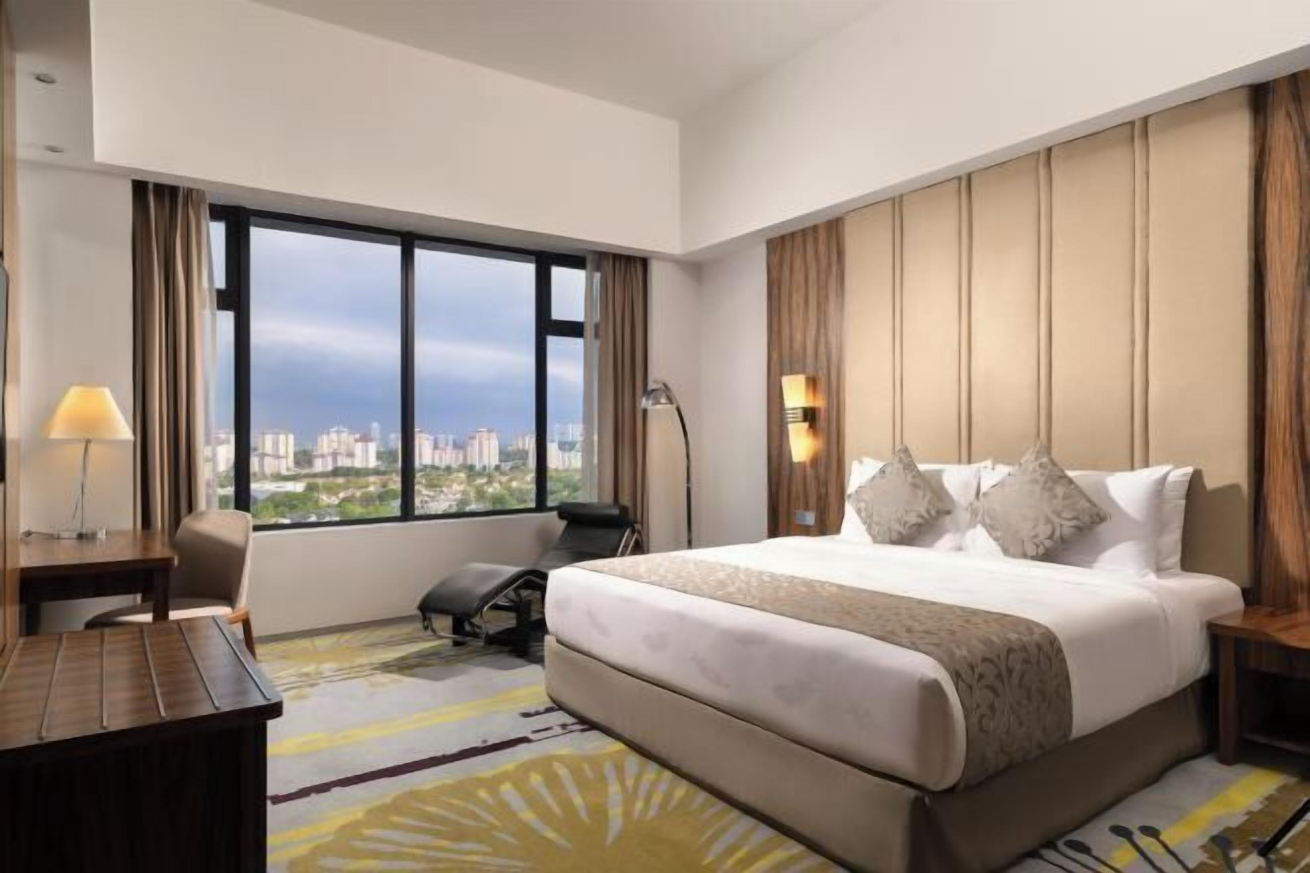 Premium bedding, minibar, in-room safe, individually furnished