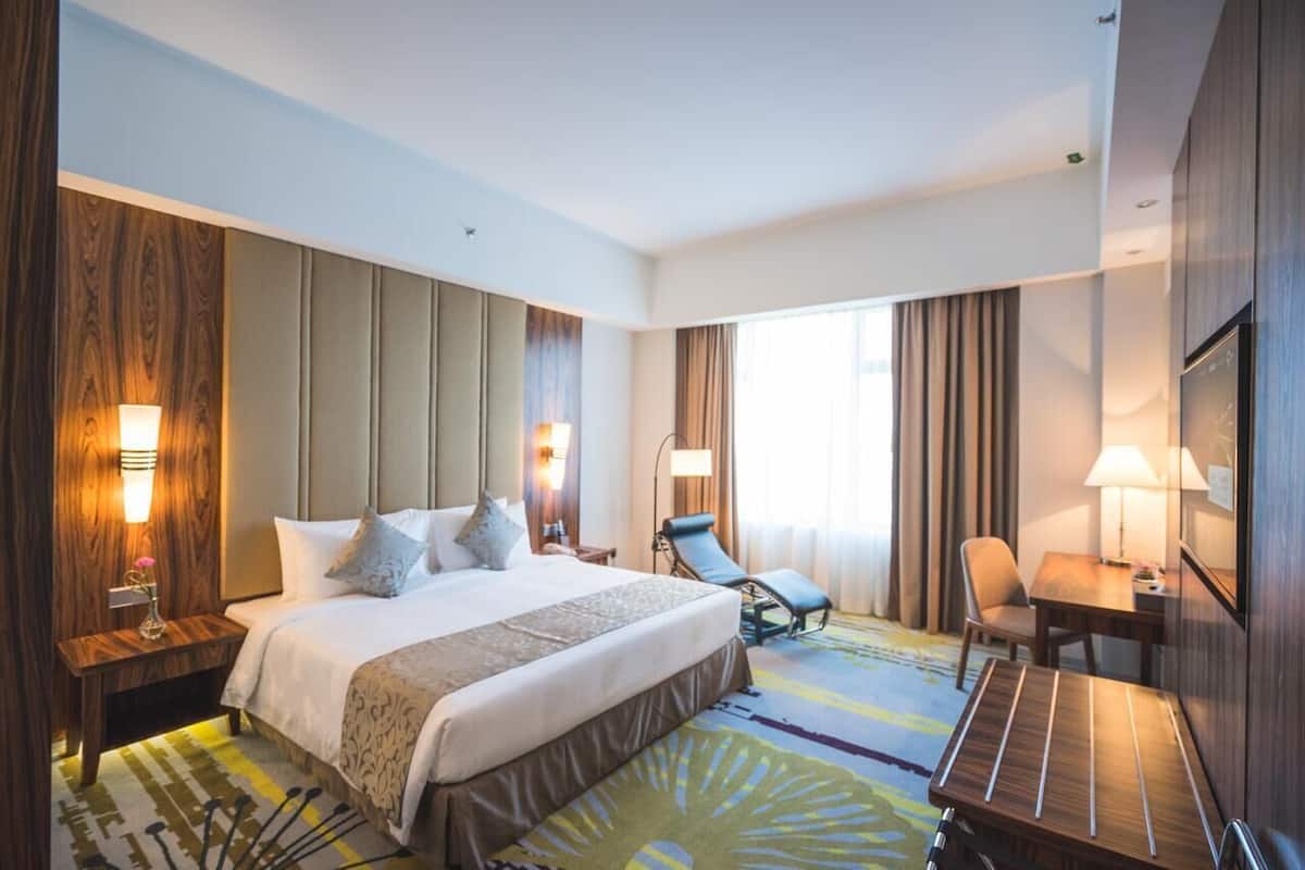 Premium bedding, minibar, in-room safe, desk