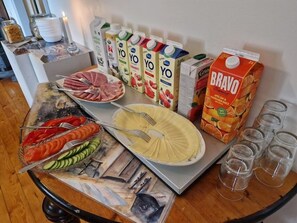 Free daily local cuisine breakfast - Kullabygdens Bed & Breakfast (Jonstorp)