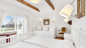 Quadruple Room, Balcony | Individually decorated, individually furnished, desk, soundproofing