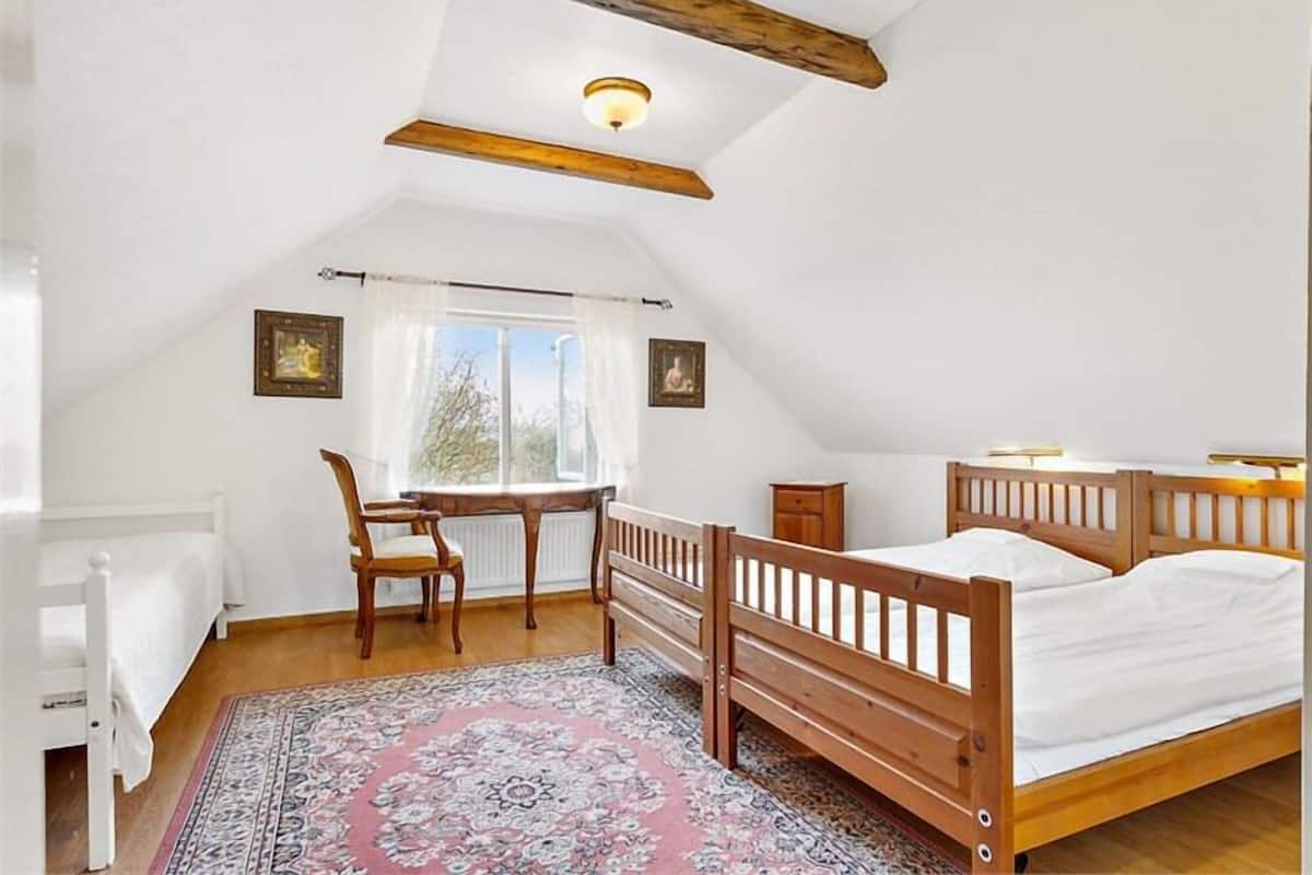 Habitación triple | Escritorio, sistema de insonorización, wifi gratis