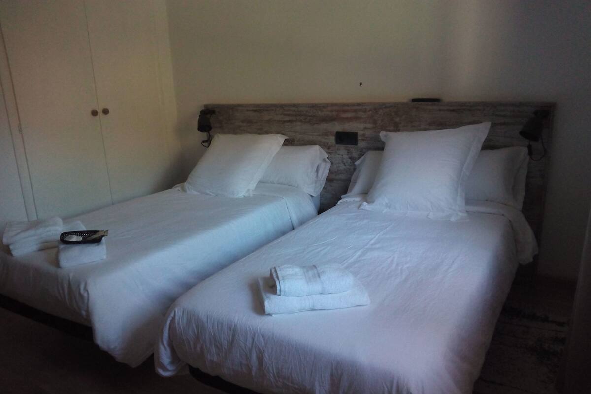 Baby-/barnesenge (tillægsgebyr), ekstra senge (tillægsgebyr)