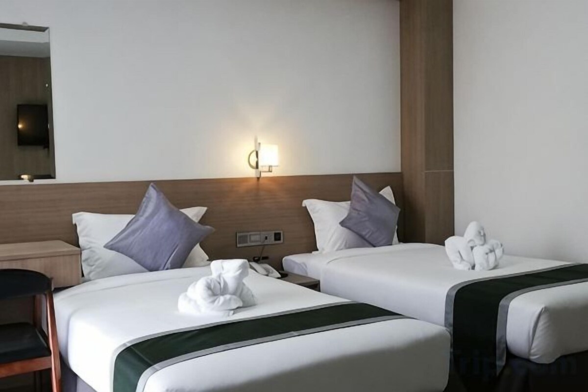 Minibar, escritorio, cortinas blackout y wifi gratis