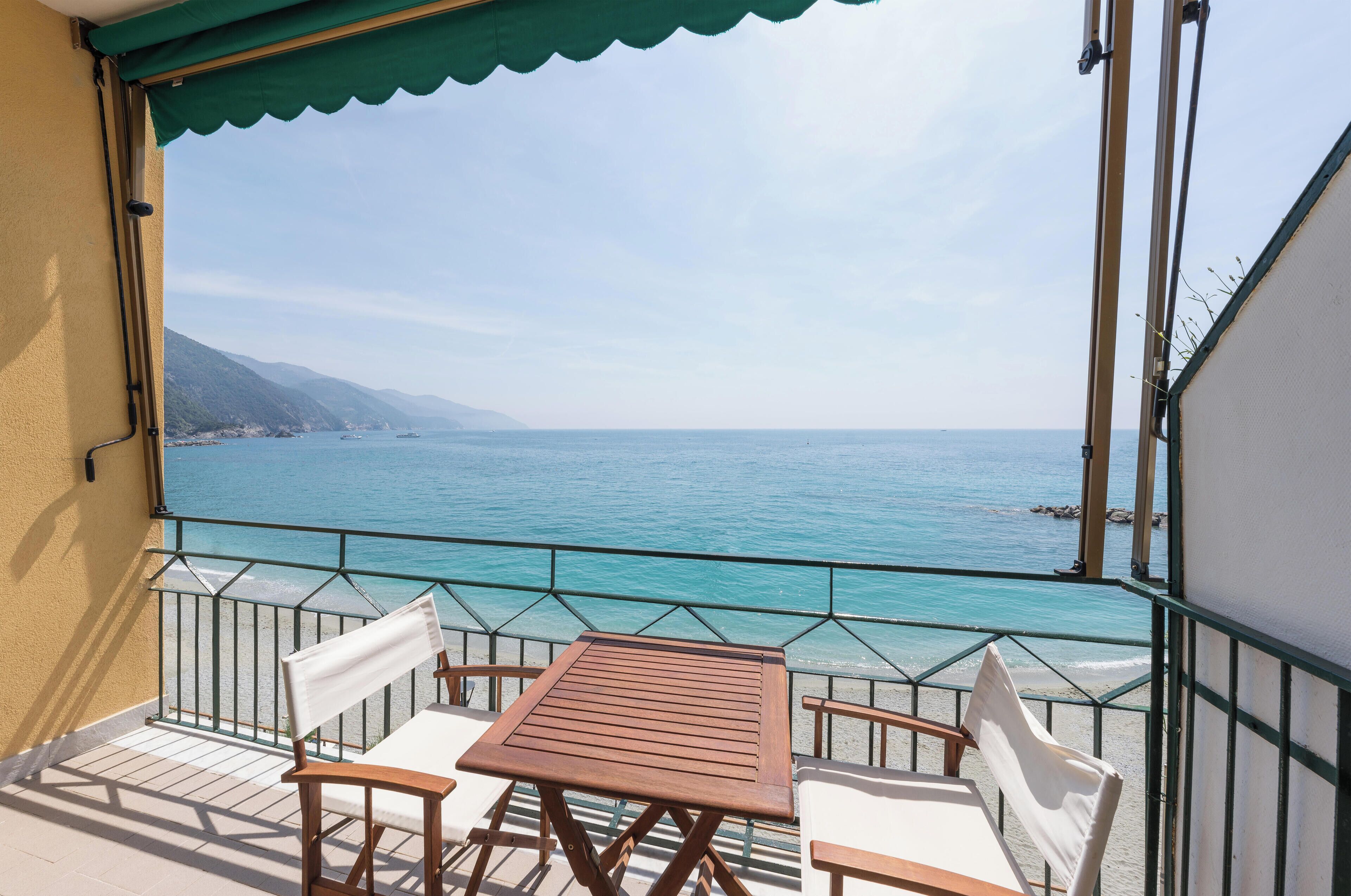 Chambre Double, balcon, vue mer | Coffres-forts dans les chambres, bureau, draps fournis