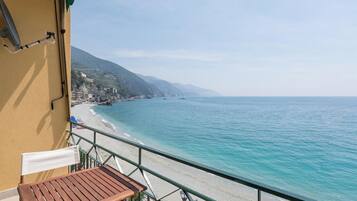 Double Room, Balcony, Sea View | In-room safe, desk, bed sheets
