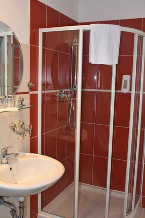 Departamento Confort | Baño | Amenidades de baño gratuitas, secadora de cabello, toallas