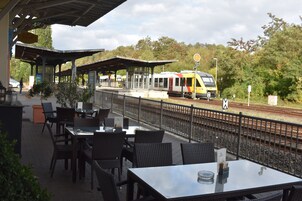 Café da manhã, almoço e jantar; culinária mediterrânea 