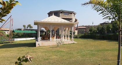 Van Chhavi Resort