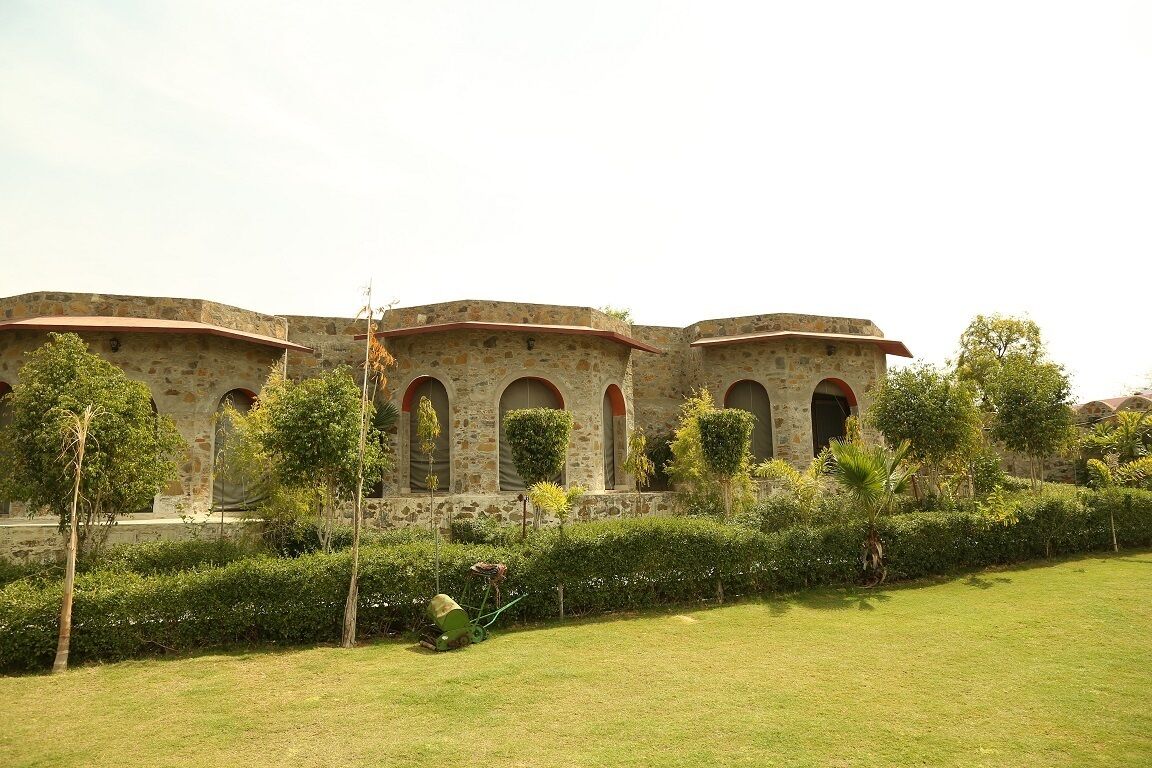 المنشأة من الخارج