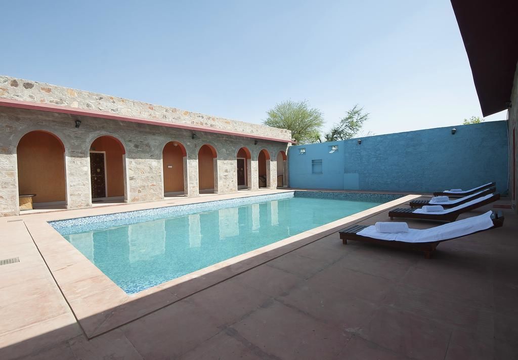 حمّام سباحة خارجي