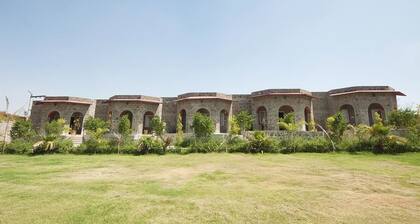 Van Chhavi Resort