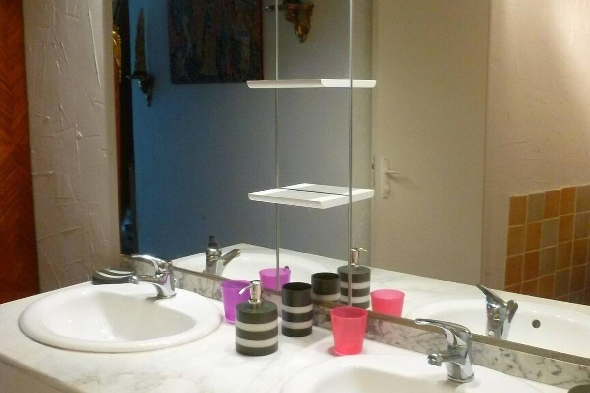 Bathroom amenities