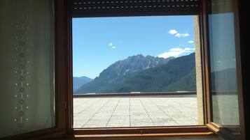Double Room, Mountain View | Desk, free WiFi, bed sheets