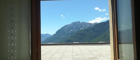 Double Room, Mountain View | Desk, free WiFi, bed sheets