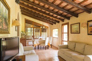 13-inch LCD TV with digital channels, TV