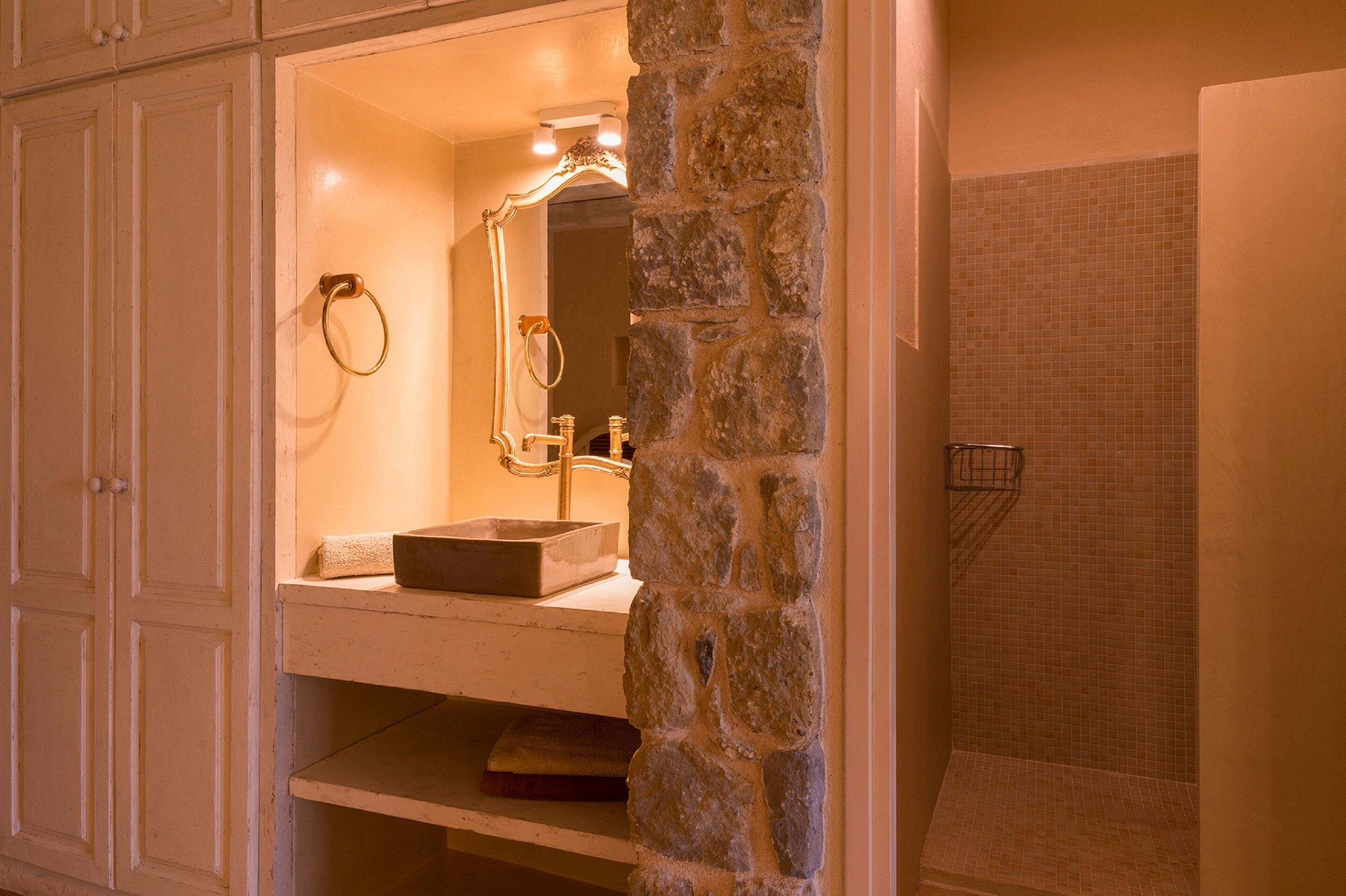 Douche, serviettes fournies