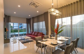 The Haven Krabi Pool Villa (3BDR) - V1 | 3 多间卧室、客房内保险箱、特色家居、办公桌