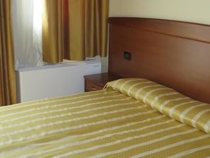 Desk, free WiFi, bed sheets - Hotel San Tomio (Malo)