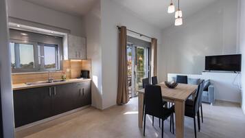 Family Villa, 3 Bedrooms, Non Smoking, Bay View | Private kitchen