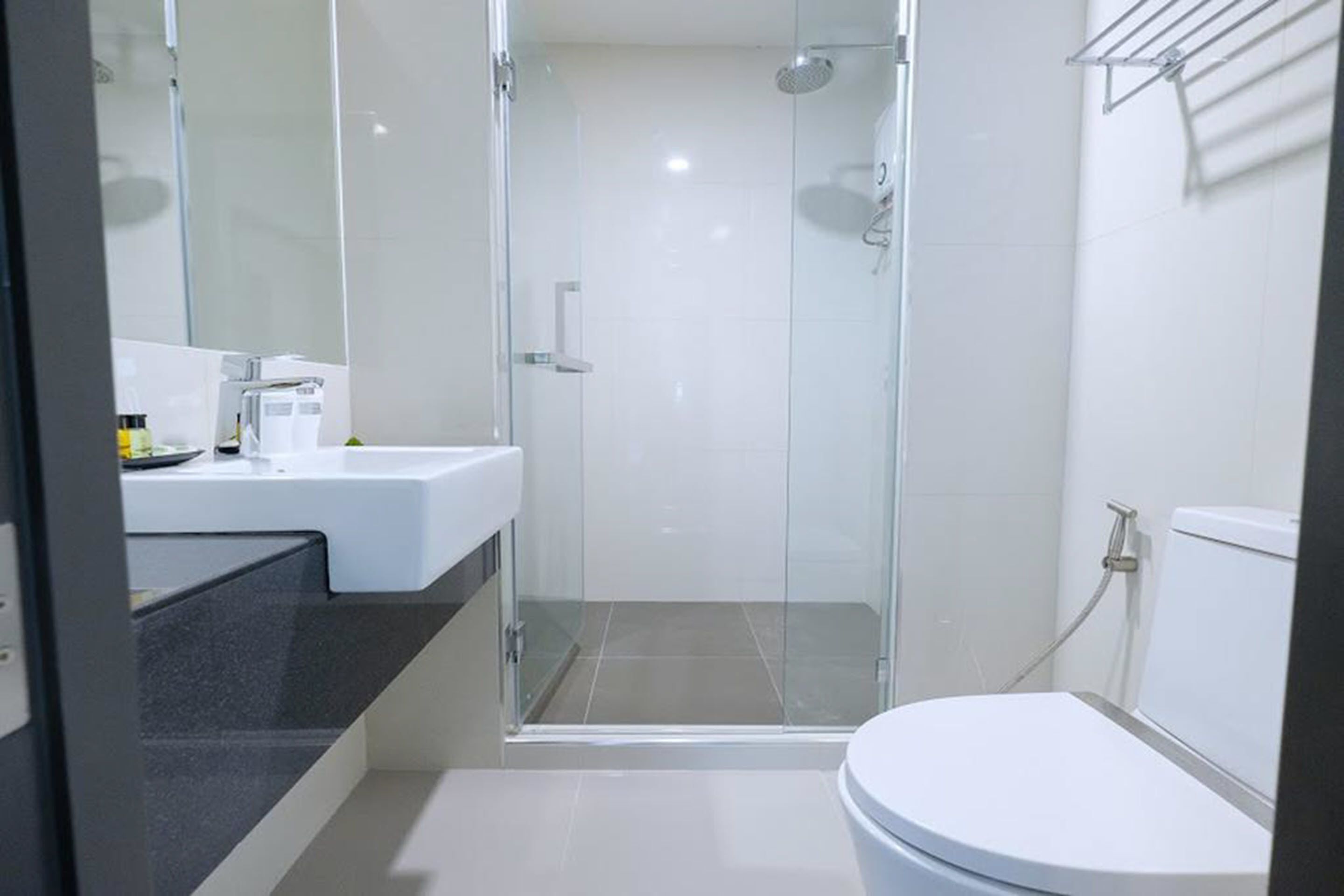 shower, free toiletries, hair dryer, towels