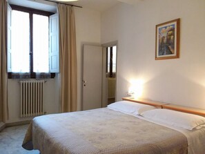 Quadruple Room | Minibar, free WiFi - Affittacamere Sant'Apollonia (Florence)
