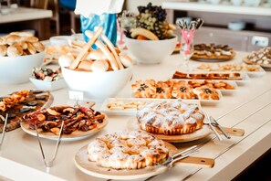Tägliches inbegriffenes Frühstücksbuffet
