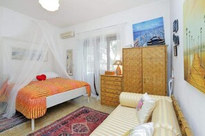 Chambre Triple, salle de bains privée