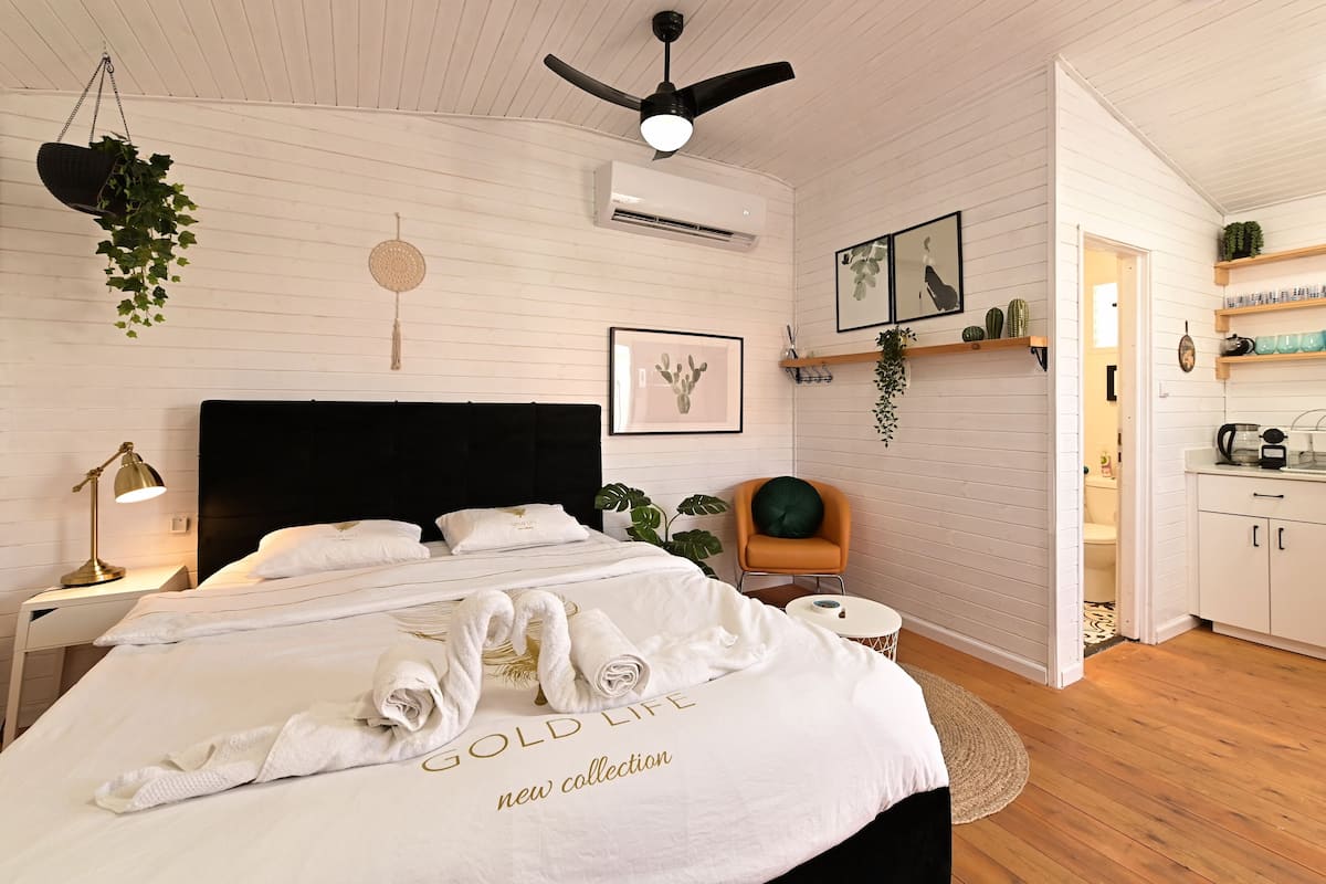 Chalet Design, 1 camera da letto | Biancheria da letto ipoallergenica, una cassaforte in camera