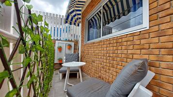 studio with private parking | Terraza o patio